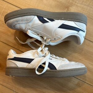 Reebok kids blue and white shoes SIZE 2k